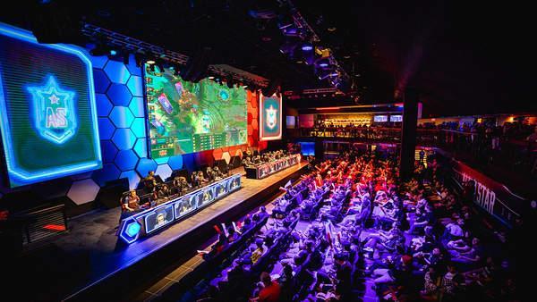 作为KPL的GOAT，FLY的历史地位最有可能被谁追上并且反超？