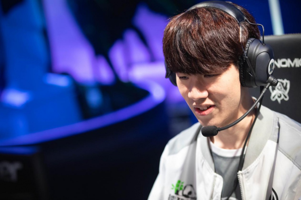 好好好~三年前的今天EDG战胜DK获得2021全球总决赛冠军